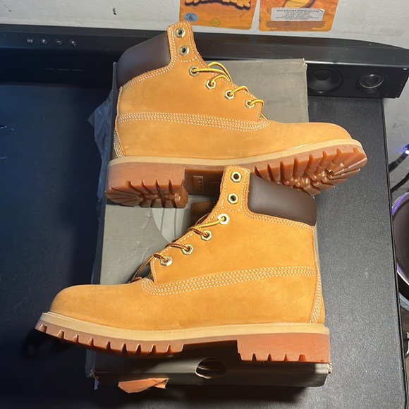 *Never Worn * Timberland Boots - Picture 5 of 9